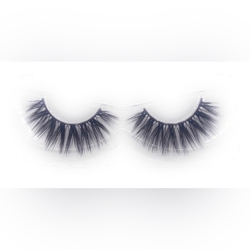 Dramatic Black False Eyelashes | Style - “Flutter”